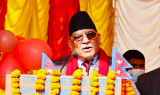 प्रधानमन्त्री प्रचण्डले विश्वासको मत लिंदै