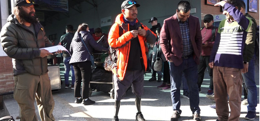 हरि  बुढामगर विश्वको सर्वोच्च शिखर सगरमाथा आरोहण गर्नेका  लागि सोलुखुम्बु प्रस्थान
