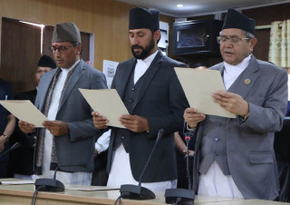 राष्ट्रिय स्वतन्त्र पार्टी का सांसद रवि लामिछाने र डा. स्वर्णिम वाग्लेले पद तथा शपथ लिए!!!!!!