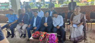 गोरखा पुगेका गृहमन्त्रीे  श्रेष्ठलेअस्पतालको उद्घाटन गर्दै भने ठग, तस्कर र भ्रष्टाचारीको धाक धम्कीदेखी डराउदैनौं , बरु सरकार छाड्ने