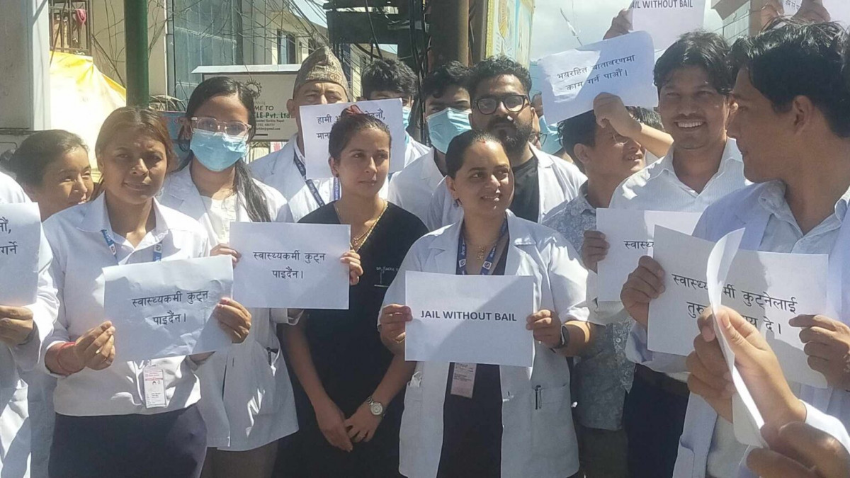 गोरखा अस्पतालमा ओपिडी बन्द गरी,चिकित्सकहरु आन्दोलन  गर्दै