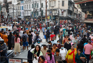 काठमाडौंको असन, इन्द्रचोक, महावौद्ध, सपिङ् मलमा मान्छेकाे भिड भाड
