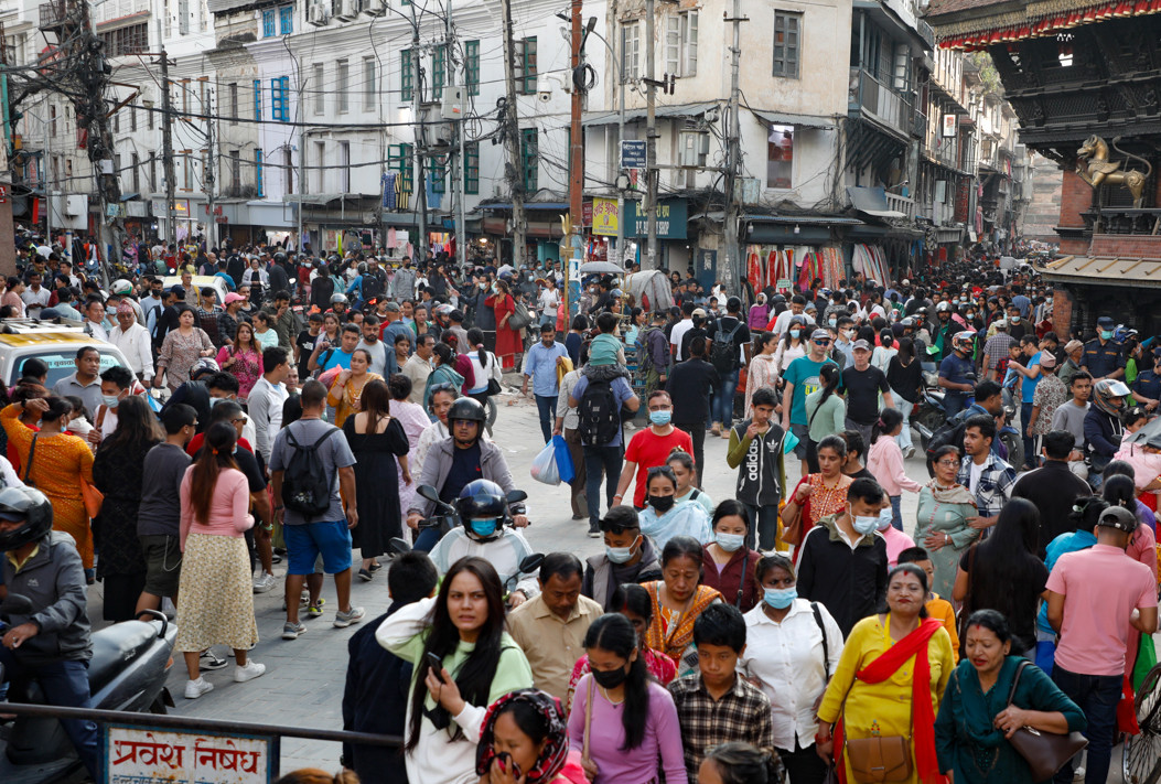 काठमाडौंको असन, इन्द्रचोक, महावौद्ध, सपिङ् मलमा मान्छेकाे भिड भाड