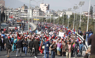 राष्ट्रिय युवा संघ नेपाल र अनेरास्ववियुको आयोजनामा तिनकुनेको प्रदर्शन  केही तस्बिरहरू