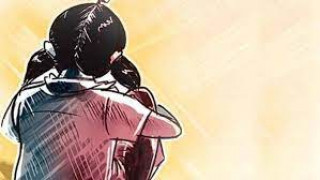 पशुपति मन्दिरको  गेटबाट हराएकी २ वर्षीया बालिकाकाे  उद्धार