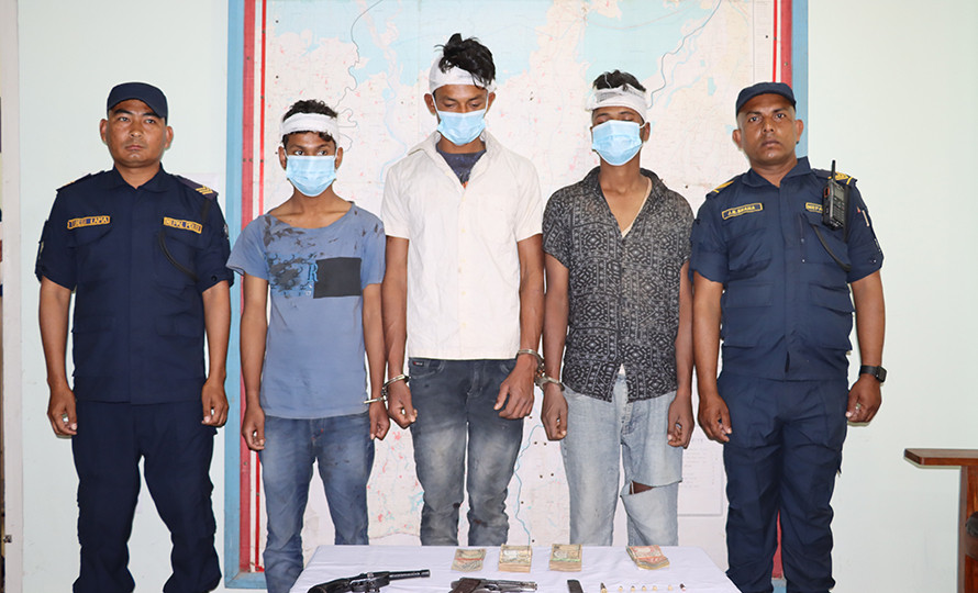 ग्लोबल आईएमई बैंकको कर्मचारी माथि गोली प्रहार गर्ने  ३ जना पक्राउ 