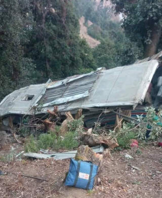 बागलुङको जाउलेपानीमा   भएको  बस दुर्घटनामा ९ जनाकाे मृत्यु , २५ घाइते