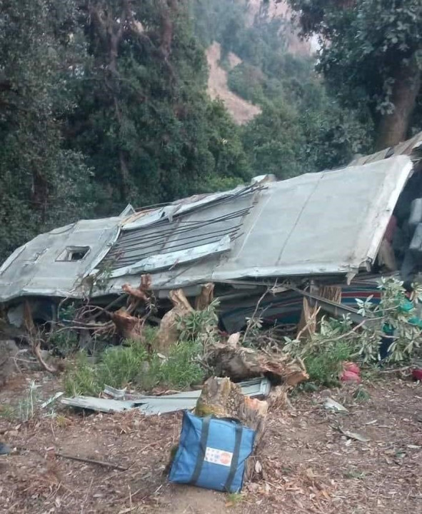 बागलुङको जाउलेपानीमा   भएको  बस दुर्घटनामा ९ जनाकाे मृत्यु , २५ घाइते