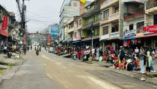 गोरखामा चालक र सहचालकमाथि आक्रमण  हुदाँ, सार्वजनिक यातायात बन्द यात्रुहरू सडकमा अलपत्र  