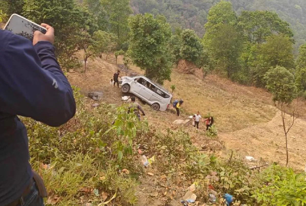 काभ्रेको धुलिखेलमा  विद्युतीय माइक्रो दुर्घटना ६ जना घाइते