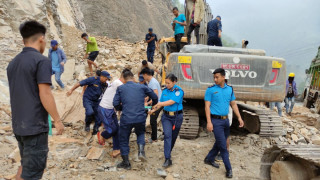 मुग्लिन सडक खण्डमा नाला खन्ने क्रममा पहिरोमा पुरिएर एक्सकाभेटर अपरेटरको मृत्यु