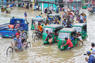  भारतको  दश जिल्लाहरू बाढी  छ लाख भन्दा बढी मानिसहरू प्रभावित 