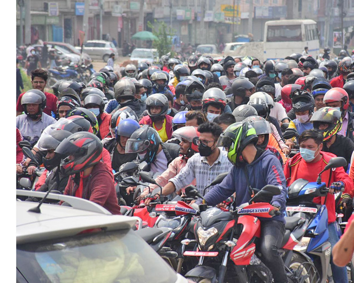 पेट्रोलियम वितरण ठप्प बन्ने पछि पेट्रोल पम्पमा  लाइन 
