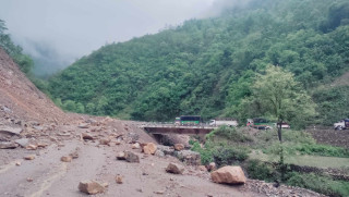 अविरल वर्षाका काणर पहिरो खस्दा कालीगण्डकी करिडोर अवरुद्ध