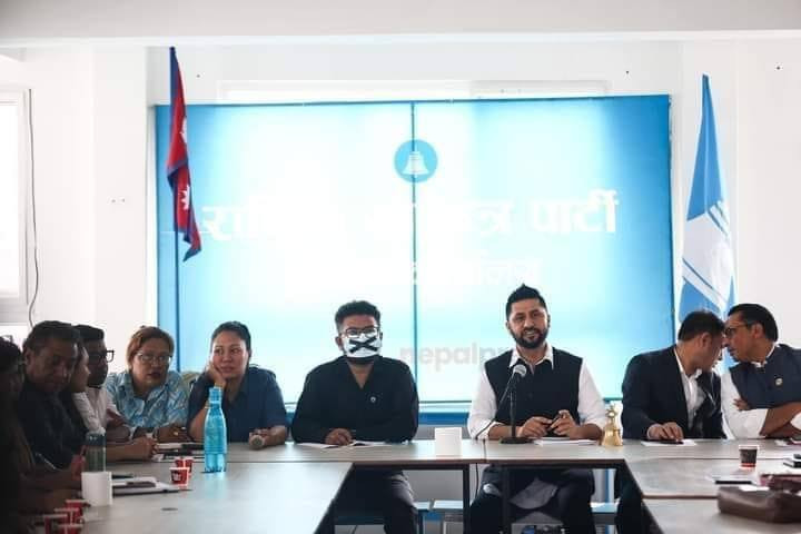 महामन्त्री डा ढकालले केन्द्रिय समितिको बैठकको प्रत्यक्ष प्रशारण गर्ने कुरालाई सभापति लामिछानेले अस्वीकार गरे 