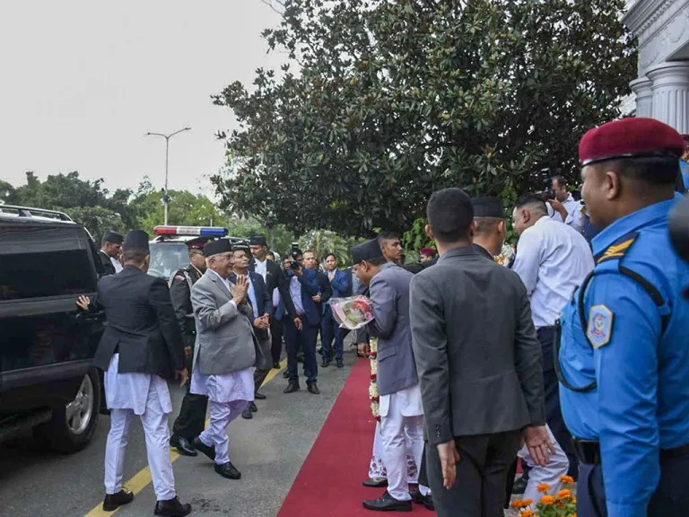 आज सिंहदरबारमा प्रधानमन्त्री ओलीलाई   सचिवहरुले स्वागत गरे