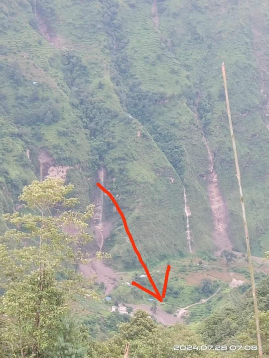 उत्तरी धार्चेको रेसेफाँटमा बाढी र पहिरोमा परि ५ जना बेपत्त, २ जना घाइतेको हेलिकप्टरमार्फत उद्वार गरि काठमाडौँ ल्याइयो