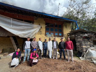 ३५ वर्षपछि गोरखाको  चुम भ्यालीबाट घर फर्किना लागेका प्रकाशलाई बिदाइ गरे 