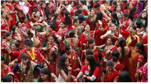 नेपाली महिलाहरूले हरितालिका तीज पर्व भव्या रुपले मनाउँदै 