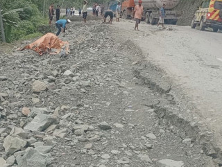 नारायणगढ मुग्लिन सडकखण्ड  मर्मतपछि सवारी दुईतर्फी नै चलन सुरु