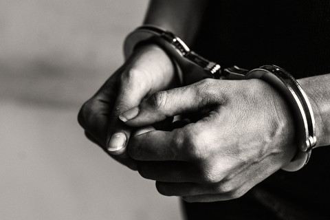इटालियन नागरिक र जर्मनी नागरिकको सामान  लुटपाट गरेको आरोपमा ३ जना पक्राउ
