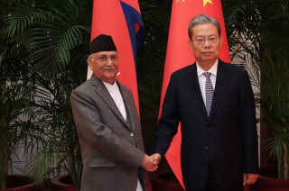 प्रधानमन्त्री  ओली र चिनियाँ कम्युनिष्ट पार्टीका स्थायी कमिटी अध्यक्ष लेजीबीच भेटवार्ता