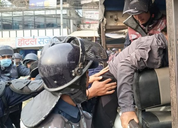 गृहजिल्लामा प्रधानमन्त्री ओलीलाई  पहिचानवादीहरूको  प्रदर्शन