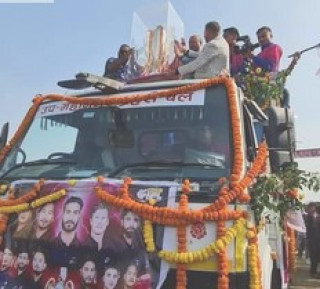 जनकपुर बोल्ट्सका खेलाडीहरुले जनकपुरधाममा ‘ट्रफी परेड’