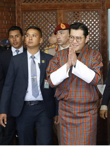 नेपाल भ्रमणका लागि भुटानी राजपरिवारहरु काठमाडौं राजधानीमा