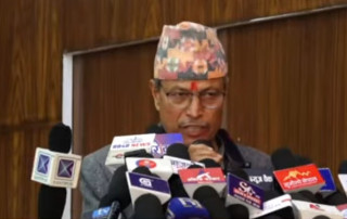 आफनै पार्टीका प्रधानमन्त्री ओलीलाई रावलको सय भन्दा बढी प्रश्नैप्रश्न