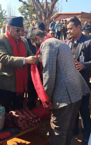 गोरखा नगरपालिकामा नेपाली काग्रेस र एमाले परित्याग गरी ५० जना भन्दा बढी संख्यामा माओवादी केन्द्रमा  प्रवेश