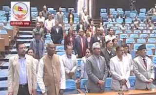 प्रतिपक्षी दलहरुले संसद अवरोध गरेपछि प्रतिनिधि सभाको बैठक आधा घण्टाका लागि स्थगित