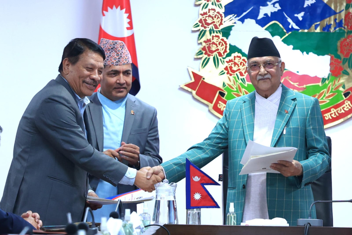 कार्यवाहक प्रधानमन्त्रीको जिम्मेवारी उपप्रधानमन्त्री  सिंहलाई