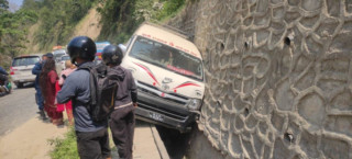 काठमाडौंबाट गोरखा जादै गरेको  माइक्रो गजुरीमा दुर्घटना हुदा ५जना घाइते 