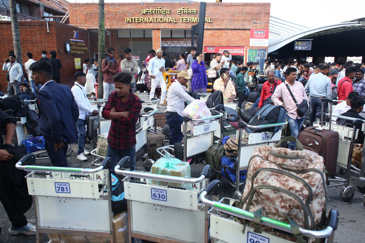 सयौँ नेपाली त्रिभुवन अन्तर्राष्ट्रिय विमानस्थलमा अलपत्र