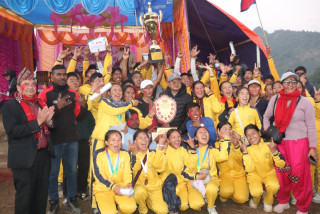 बारपाक सुलिकोटको छैटौँ रनिङ शिल्डको उपाधि  हिमालय मावि बारपाकलाई