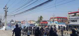 बारामा प्रहरीले चार राउन्ड अश्रु ग्यास र २ राउन्ड हवाई फायर