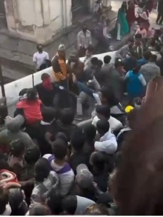 पशुपतिनाथमा प्रहरीलाई हातपात गर्ने युवा पक्राउ 