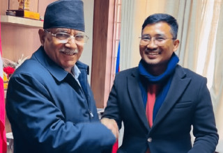 झापा–५ मा एमाले–नेकपा गठबन्धनको चर्चा , प्रचण्डले उम्मेदवार तामाङलाई फोन गर्दै भने– ‘तारा जिताउन सम्पूर्ण शक्ति लगाउँछौँ’