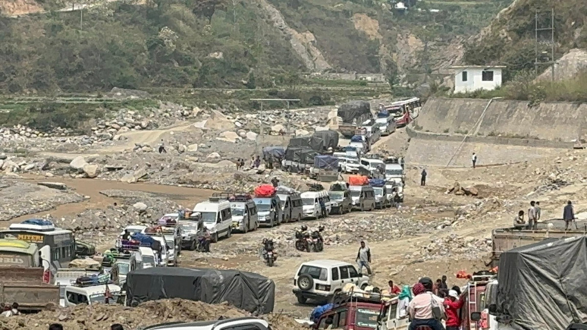 अत्यधिक वर्षापछि बीपी राजमार्ग बन्द, यात्रु सुरक्षालाई प्राथमिकता