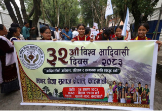 विश्व आदिवासी दिवसमा काठमाडौंमा झाँकीसहित प्रभातफेरी, सडकमा देखियो विविध संस्कृति