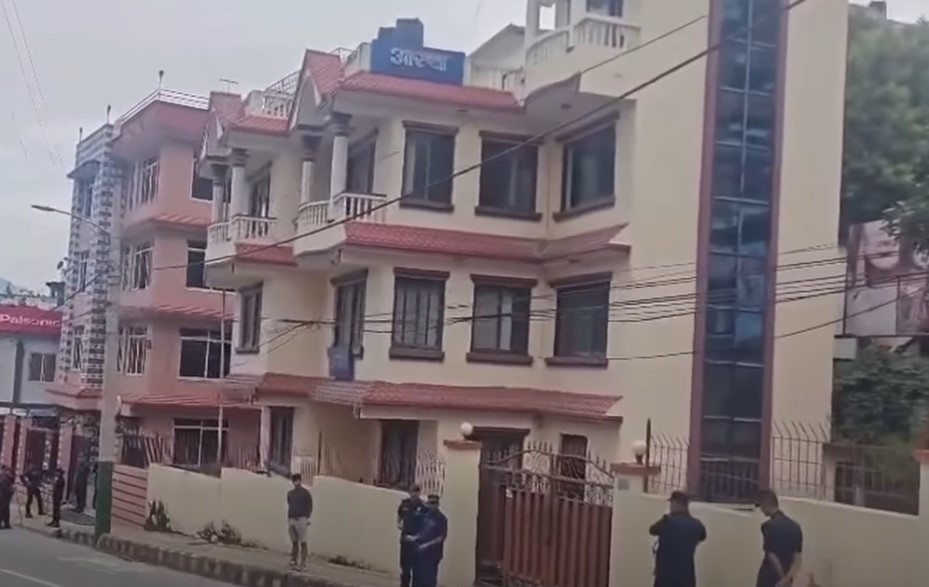 जनआस्थाको कार्यालयमा हतियारधारी प्रहरी, समाचार कक्ष कब्जा गरेर लगियो कम्प्युटरसहितका सामग्री
