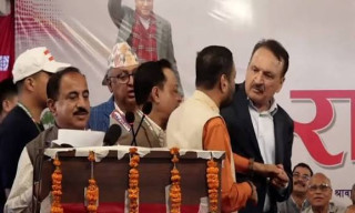 धर्मको विषयमा कांग्रेसको इतर समूहको भेलामा विवाद, निधि–महतबीच मञ्चमै खोसाखोस