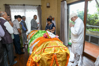 जनकवि दुर्गालाल श्रेष्ठलाई ओलीले दिए श्रद्धाञ्जली