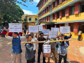 ग्यास अभावविरुद्ध त्रिचन्द्रअगाडि नेविसंघको प्रदर्शन, समस्या समाधान नभए आन्दोलन चर्काउने चेतावनी