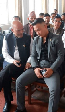 ‘यही पारा हो भने मधेशका सांसदले छठपछि पिटाइ खान्छन्’  : संसद अमरेश सिंह