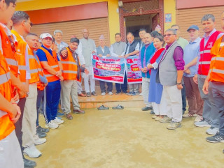 भोटेकोशी बाढीपीडितलाई नेकपाका वरिष्ठ नेता र युवा संघको राहत