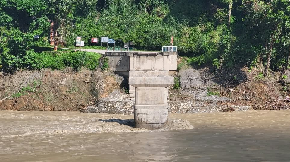धादिङको फुर्केखोलामा अस्थायी पन्टुन ब्रिज जडान गरिने, तिहारअघि नै यातायात सञ्चालन गर्ने लक्ष्य